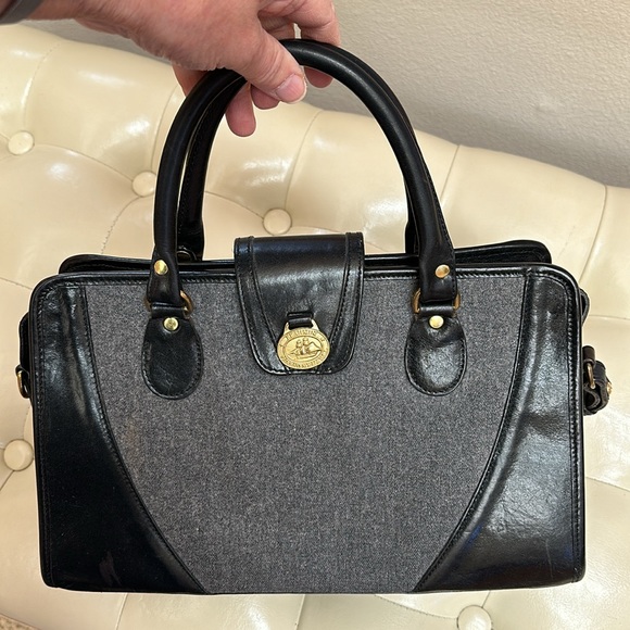 Brahmin genuine leather handbag with shoulder strap, zip top - Picture 1 of 16